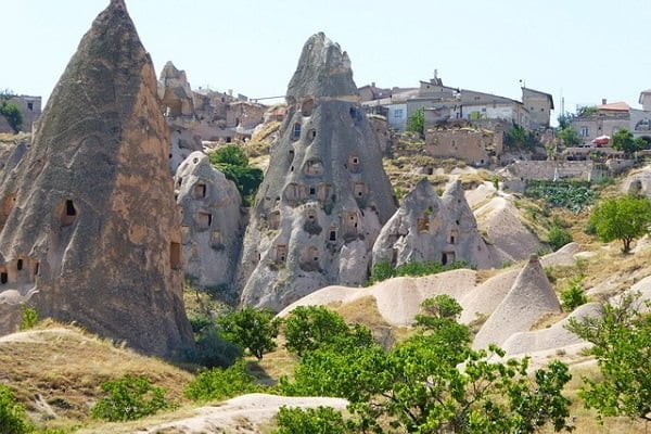 Izmir-freepixabayfoto-cave-dwellings-gf85d48236_640-600x400