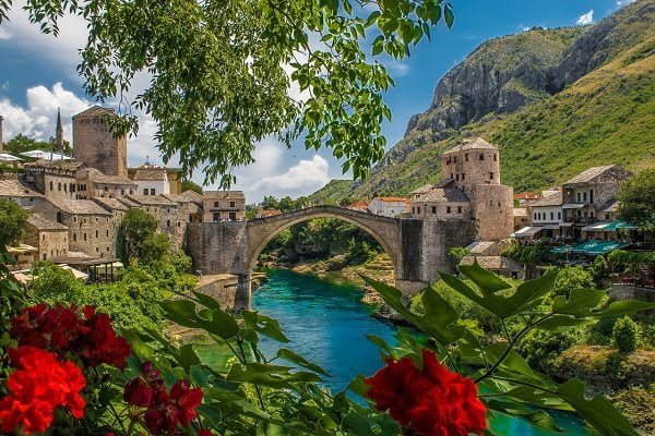 Mostar-bosnia-g7b628e0b4_1280-600x400
