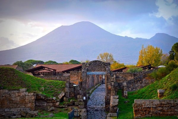 Pompeii-freepixabay-vesuvius-g20d367f2f_1280-600x400