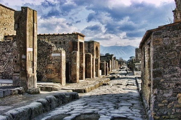 Pompeii-freepixabayfoto-pompeii-gcba872692_1280-600x400