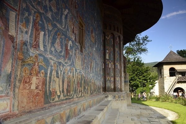 Romania-voronet-monastery-g4c69caefa_1280-600x400