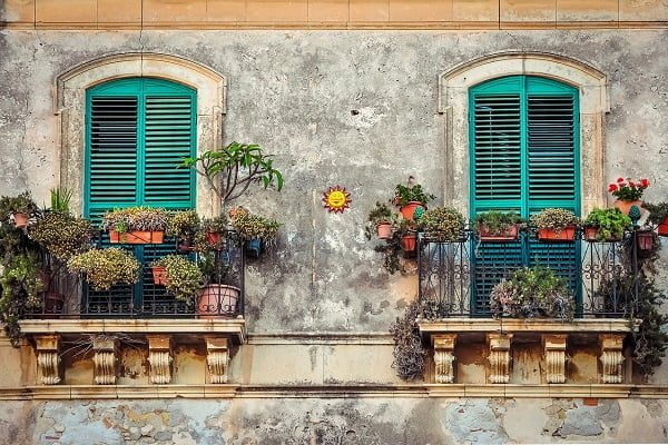 Venice-freepixabay-balcony-g2c82a6f92_1280-600x400