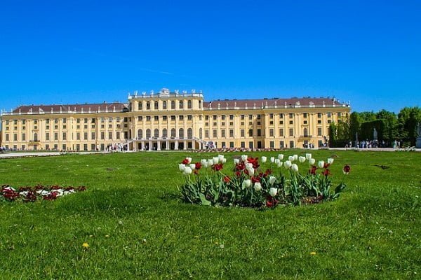 Vienna-freepixabayfoto-castle-gb680ffe29_640-600x400