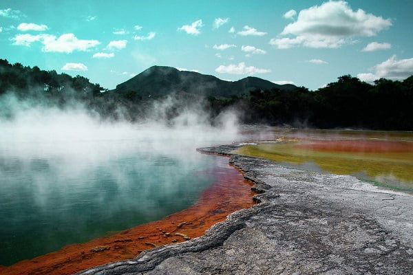 New-Zealand-thermal-water-hot-source-4249696_1280-600x400