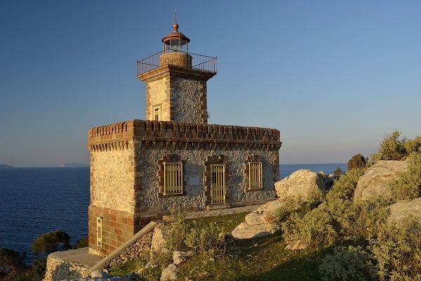 Poros-freepixabayfoto-lighthouse-7817018_1280-600x400